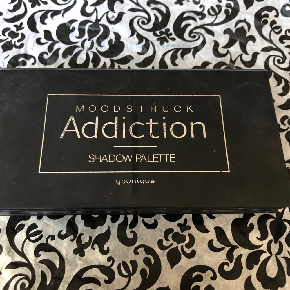 Eye shadow palette